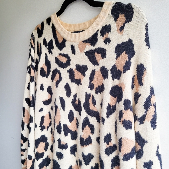 Super Soft Leopard Print Sweater - Picture 4 of 6
